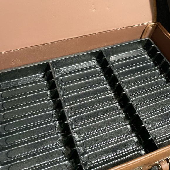 Cassette Case Storage Briefcase  Hold 30 Tapes Faux Brown Leather Vintage - Picture 4 of 13